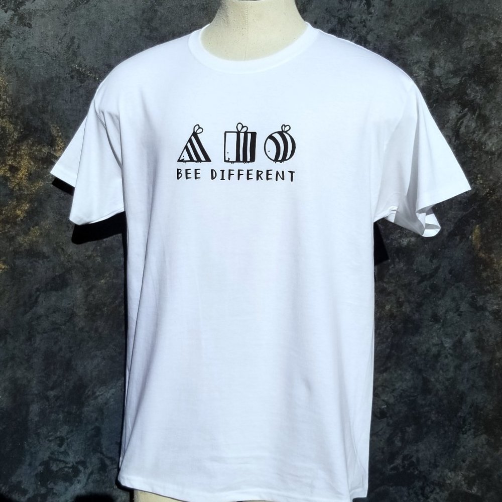 JAI_by_Design Graphic Tee - BEE DIFFERENT - Picture 2 of 3